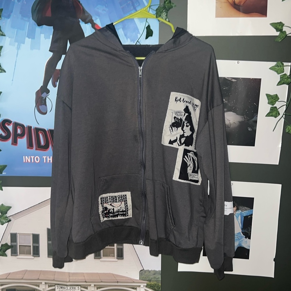 Grey and Black Zip-Up Hoodie!🖤🩶